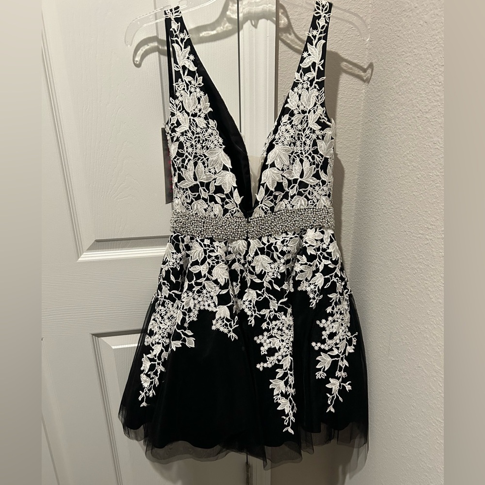 NEW JOVANI black white embroidered tulle short cocktail prom homecoming dress 8
